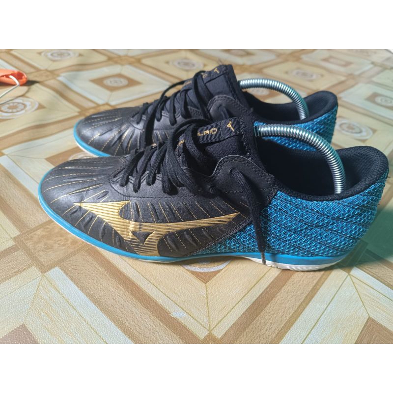 Spatu futsal second Mizuno rebula original