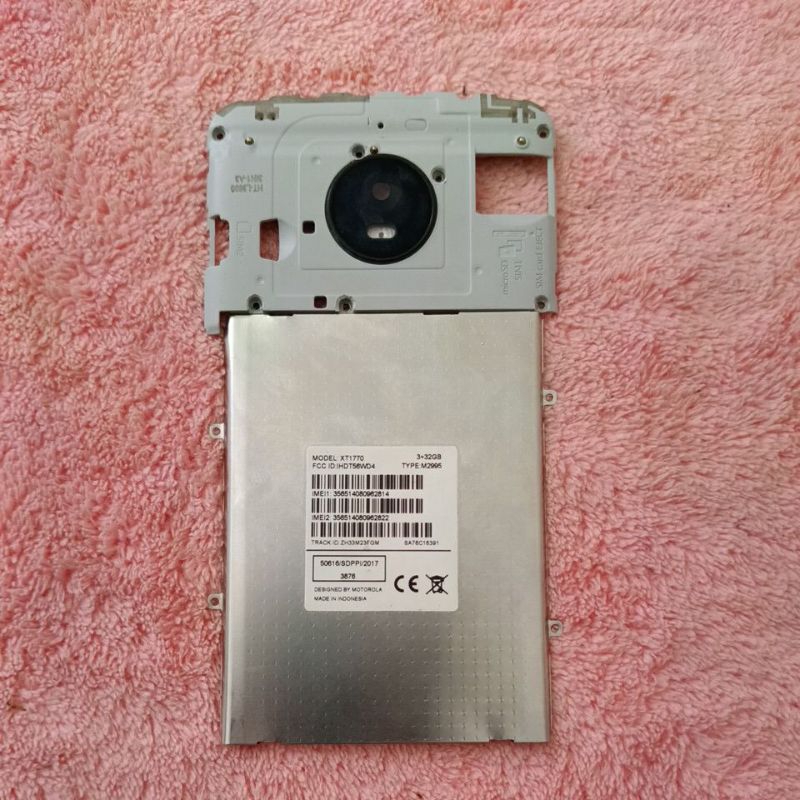 TUTUP MESIN BATRAI MOTO MOTOROLA E4 PLUS MASIH LAYAK PAKAI ORIGINAL COPOTAN