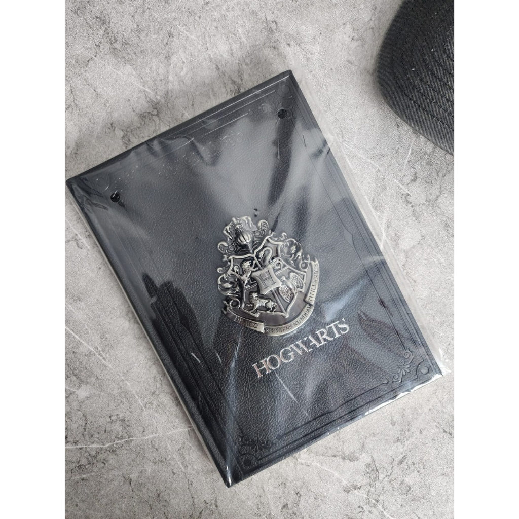 

Miniso x Harry Potter - Notebook / Buku Hogwart Emblem Emboss