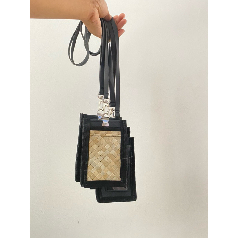 

Ecomamba Nametag (tempat id card yang dilengkapi dengan 2 saku lainnya tipis dan stylist)