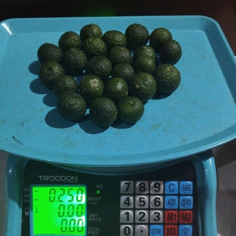 

Jeruk limo / limau 250 gram segar langsung petik dari kebun