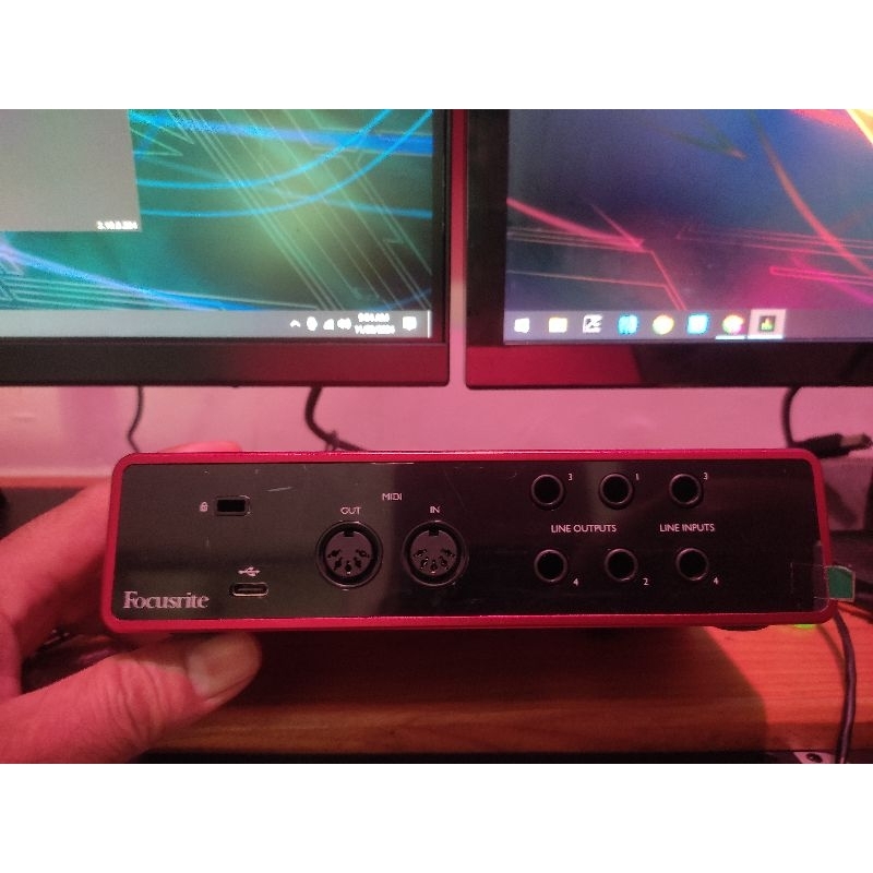 Focusrite scarlet 4i4 bukan 2i2 murah like new