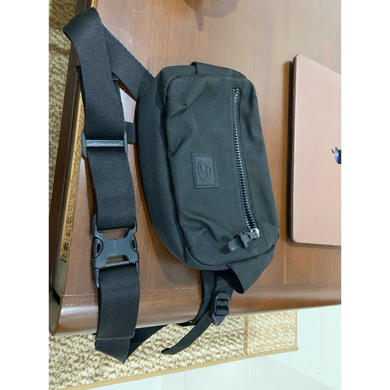 Juice Ematic Sling Bag Shoulder Bag Men Black Preloved Lighlty Used