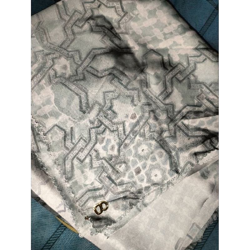 PRELOVED BUTTONSCARVES Haramain Sky SATIN