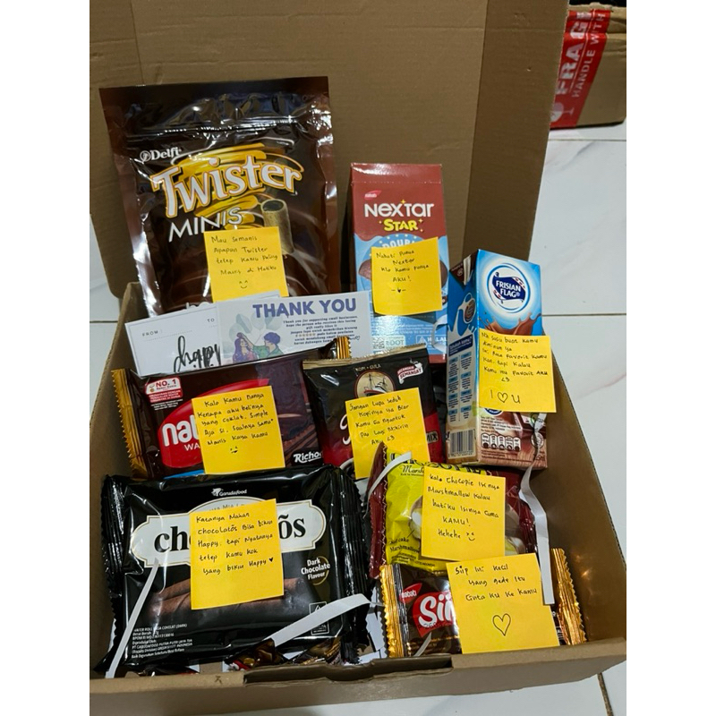 

Hampers jajanan dengan kata kata/hadiah ulangtahun/hadiah annive, PREMIUM TERMURAH