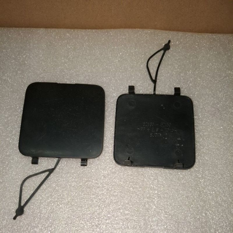 Cover tutup derek towing bemper belakang 52165-BZ150 DAIHATSU LUXIO lama. Original