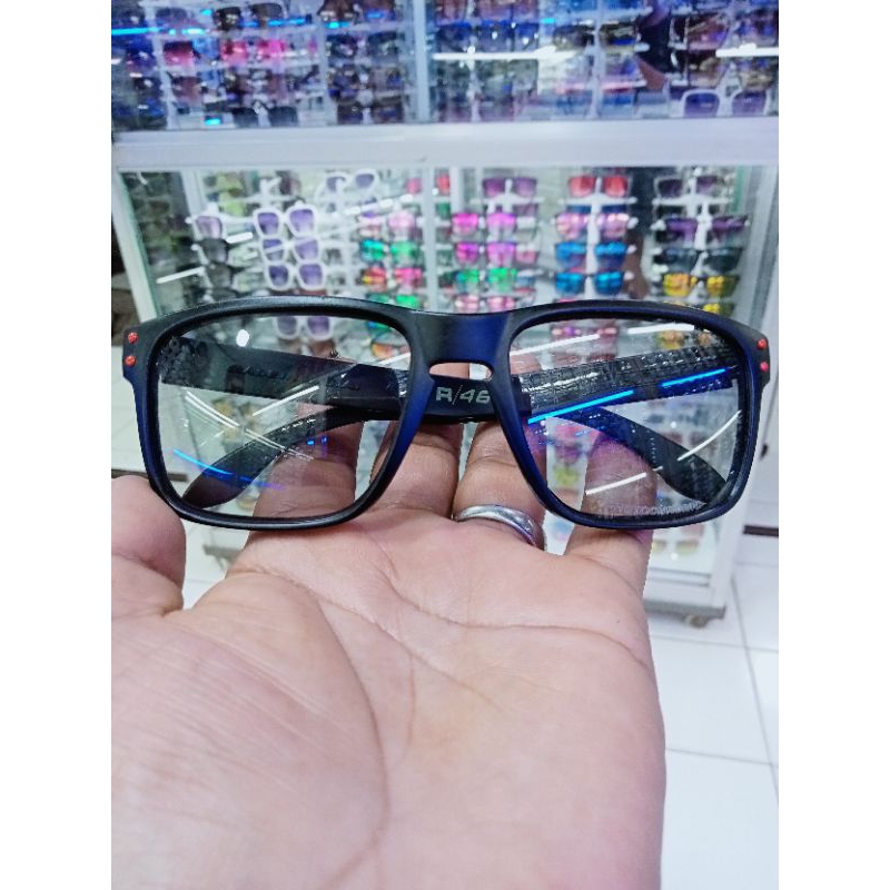 kacamata OAKLEY dengan lensa photocromic