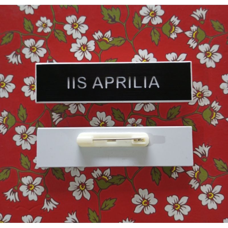 

Papan nama Papan nama dada Papan nama grafir Papan nama grafir penitik