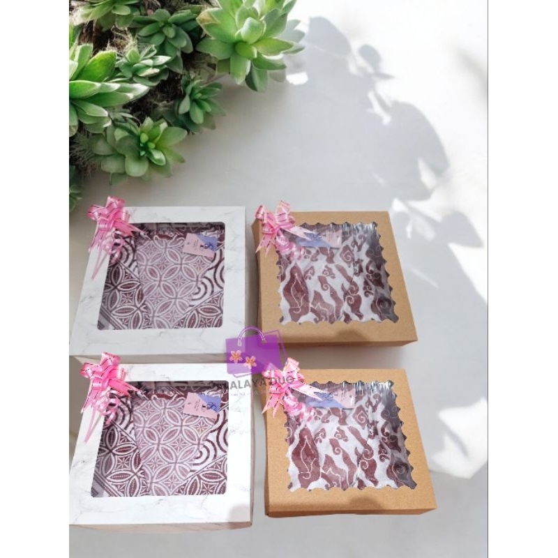 

BOX / KOTAK KADO/ PAPER BAG + Kartu Ucapan+ Pita
