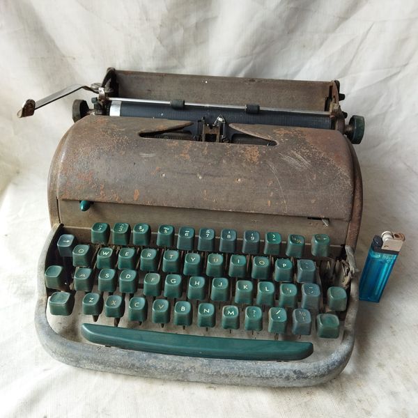 Pajangan Vintage 1950 Mesin Tik Remington Rand Typewriter