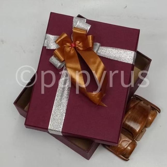 

Papyrus 17,5x22,5 tinggi 5cm Kotak Kado Gift Box V1