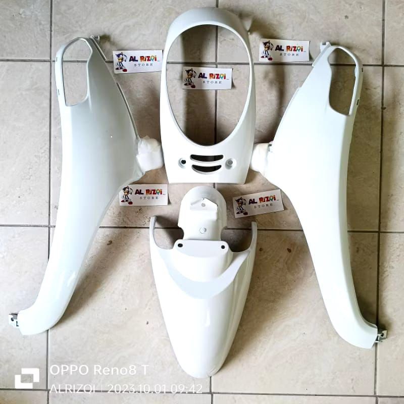 COD bodi depan sayap tameng spakbor scoopy fi 2013-2016 K16 putih