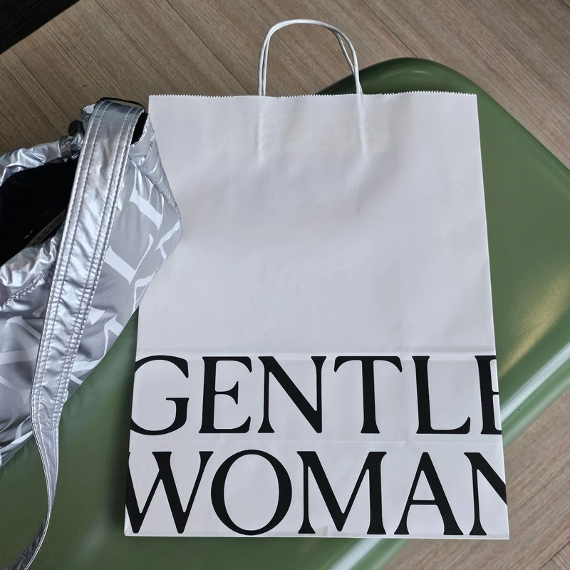 

GENTLEWOMAN PAPERBAG