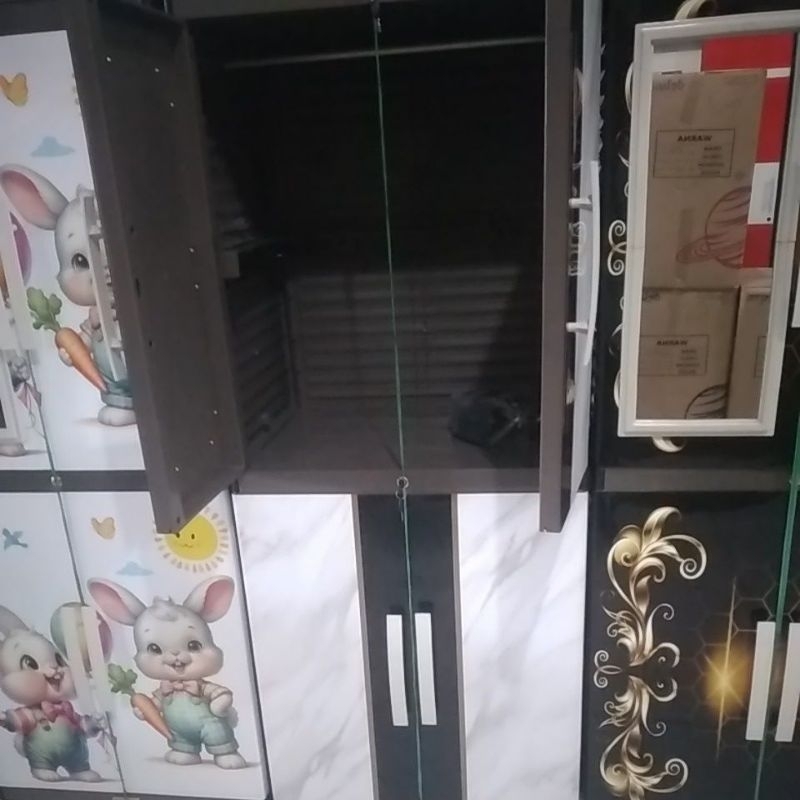 Lemari Gantungan Sincana