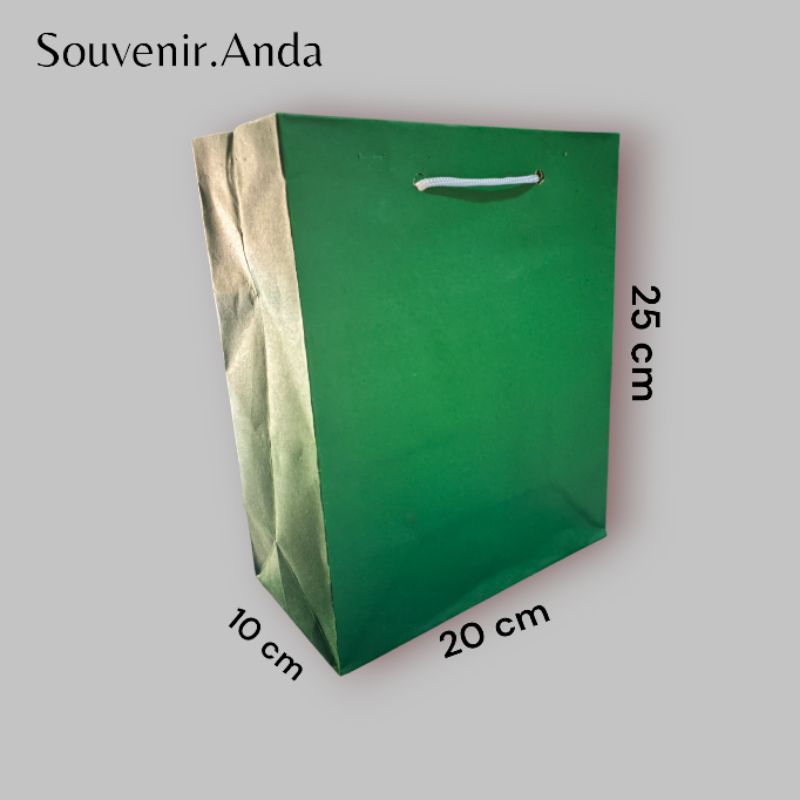 

Paper bag hijau tebal ukuran 20×10×25 cm [Per Lusin 12 pcs] Tas kertas/ Tas Kado / Tas Souvenir