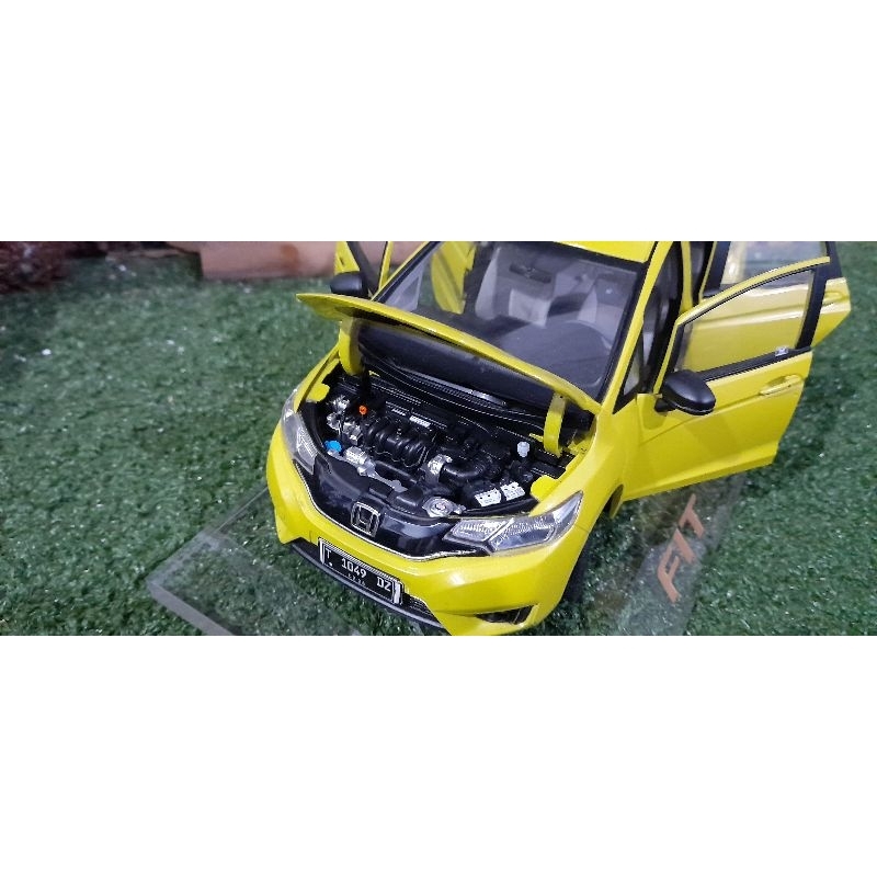 Diecast Miniatur Honda Jazz kuning skala 1:18
