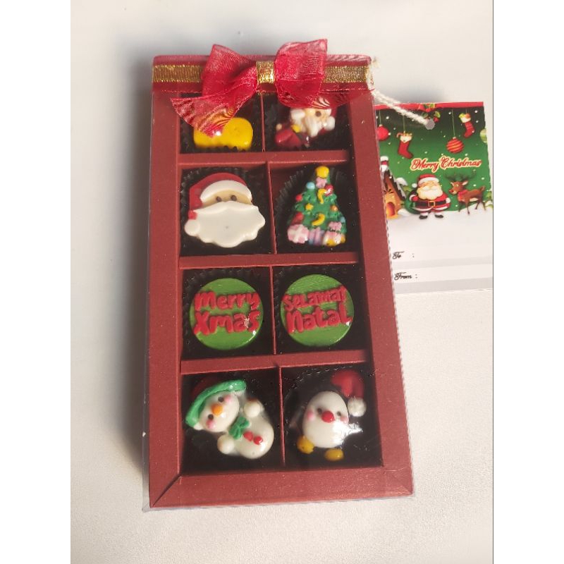 

Coklat karaktet natal box isi 8