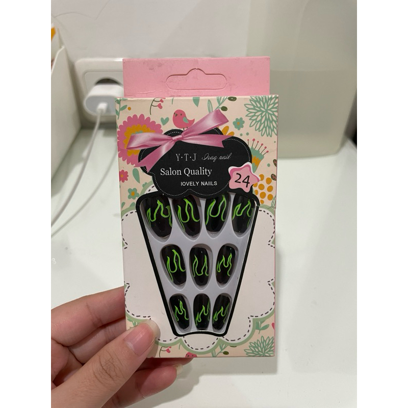 PRELOVED NEW Kuku palsu fake nails pressed on black green hitam flames api street style hype beast y