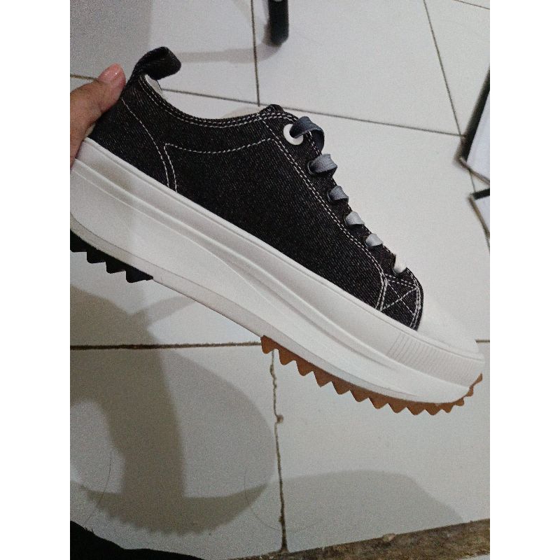 Sepatu wanita Hush Puppies