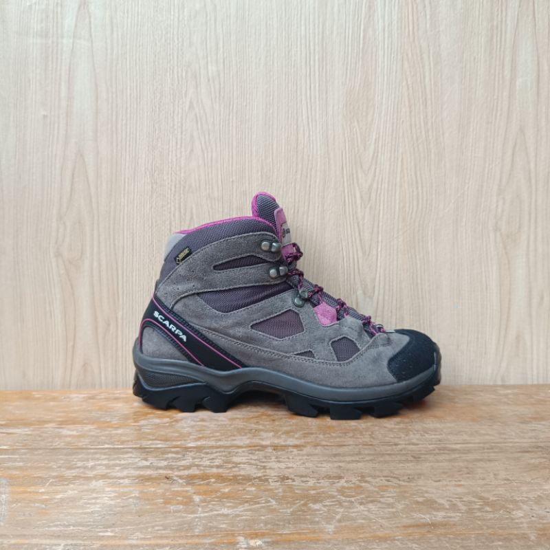 Sepatu Hiking Scarpa 40