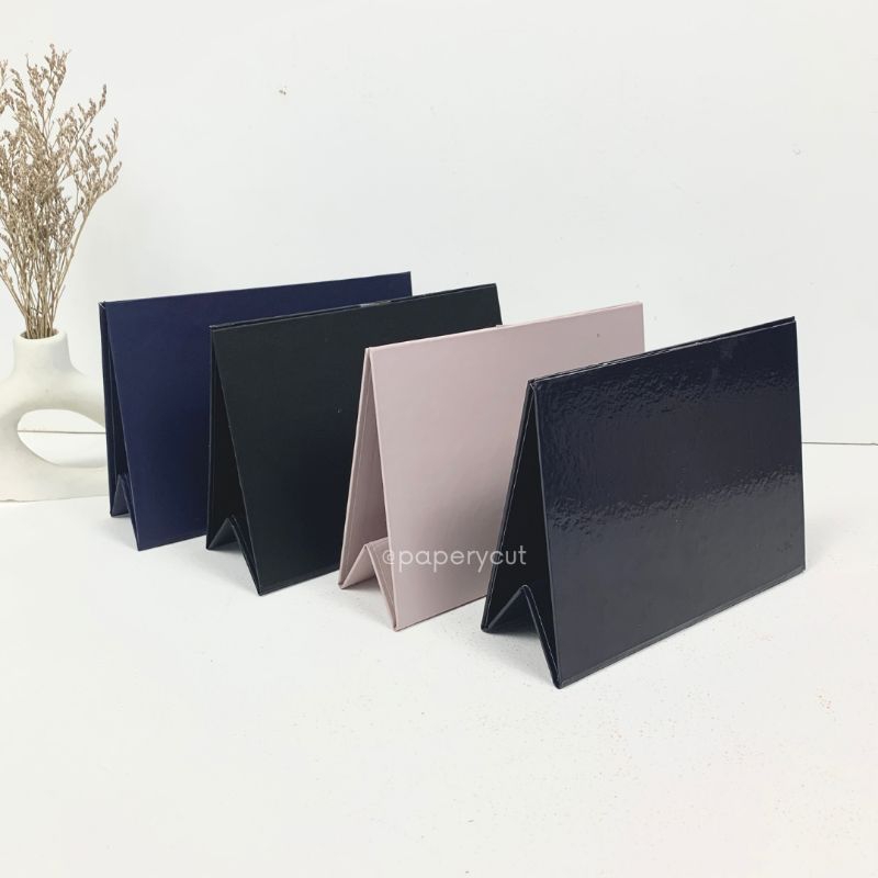 

Tatakan Dudukan Kalender Meja 21 x 10 x 15,5 cm