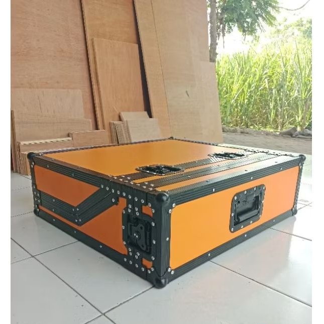 Hardcase mixer 16 chanel model Digital