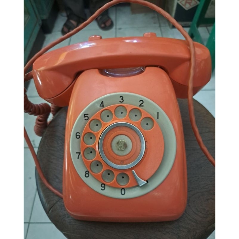 Telepon jadul orange