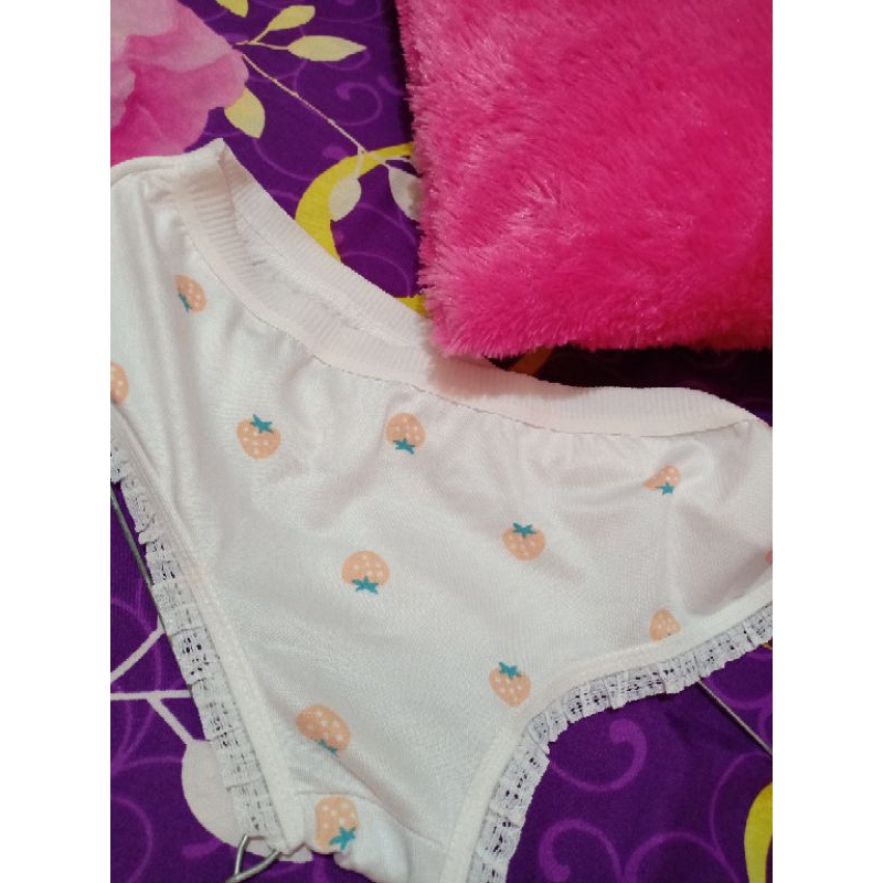 Celana Dalam Aroma Khas Wanita