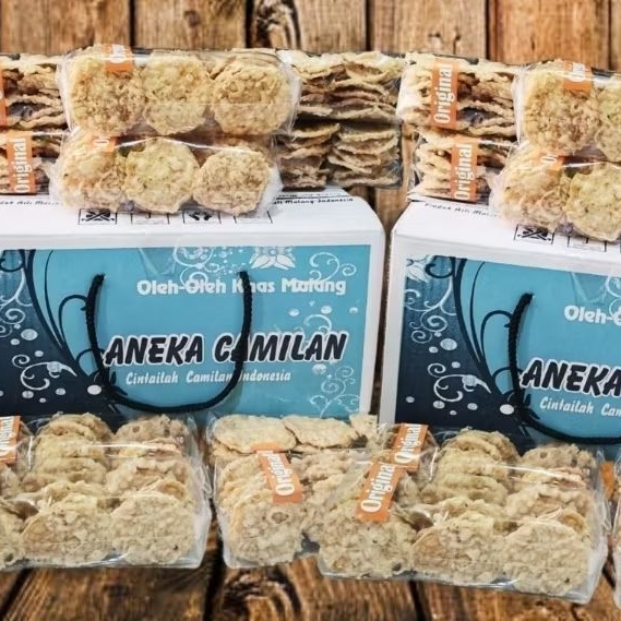 

(Oleh-Oleh Khas Malang) Paket Keripik Tempe Rasa Orginal 1 kardus isi 10 pcs