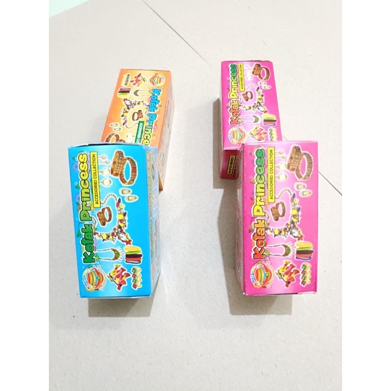 

mainan kotak kado kecil berhadiah isi 36 pcs