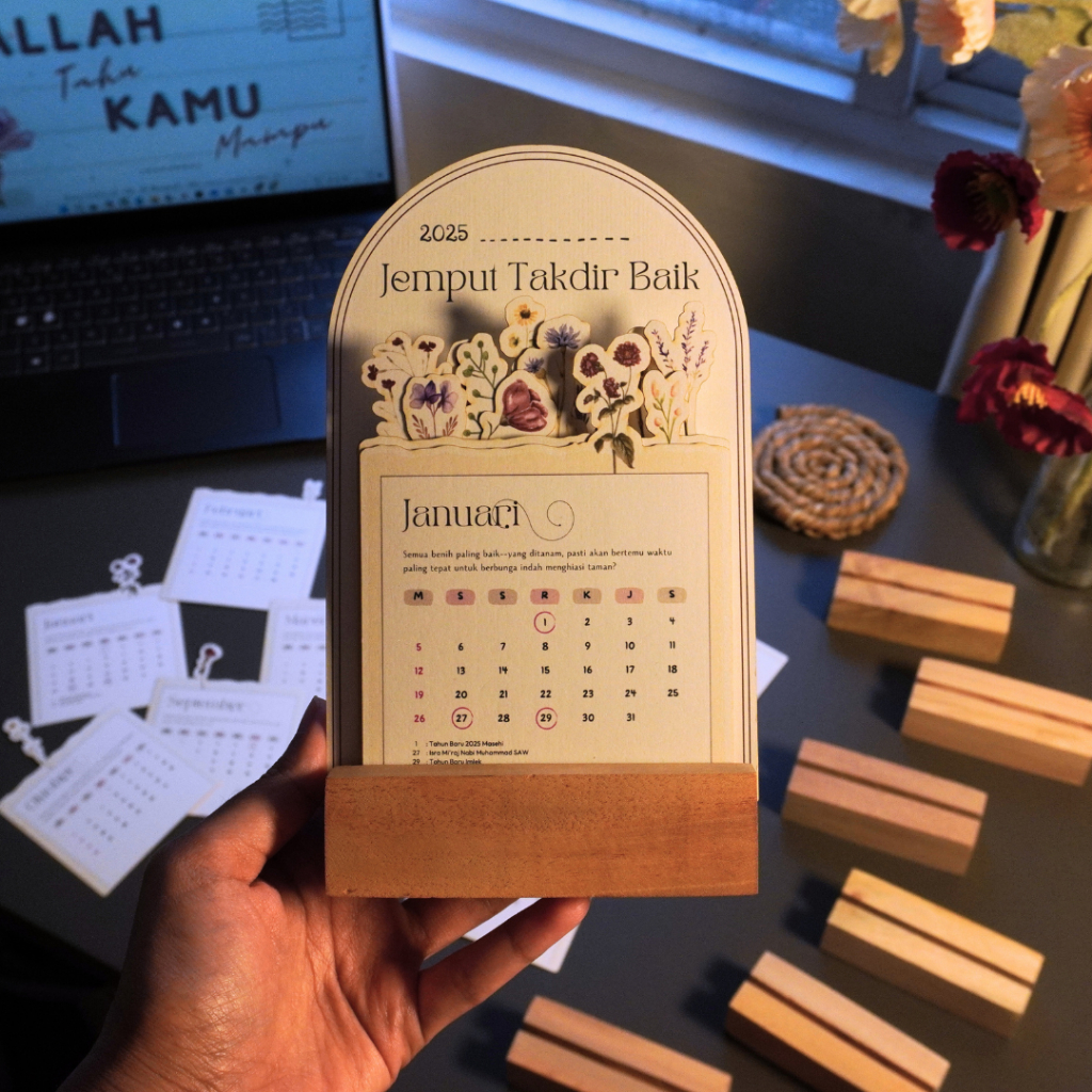 

Bloomy Kalender 2025 | Kalender Reminder 2025 | Desk Calendar Bahan Kertas Yasmin Premium