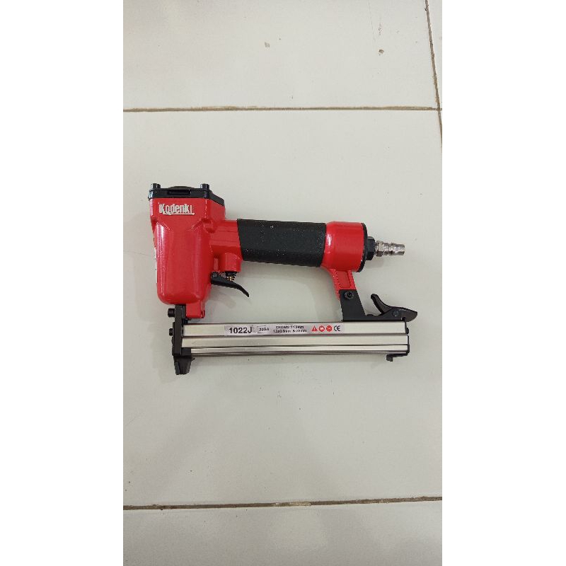 

STEPGUN KOMPRESOR/AIR NAILER/STAPLES TEMBAKAN ANGIN merk KODENKI 1022J ORIGINAL