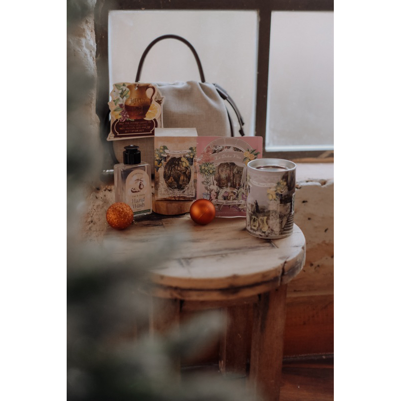

AMORE - (READY STOCK) Christmas hampers GIFTBYDAISEY LITTLE DAISEY / hampers natal 2024 / parcel natal / cookies kue kering / xmas gift / parcel tahun baru. / new year