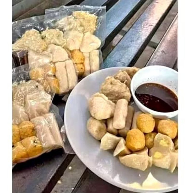 

PEMPEK PALEMBANG aseli tenggiri ENAK BANGET lengkap cuko sedap pedas