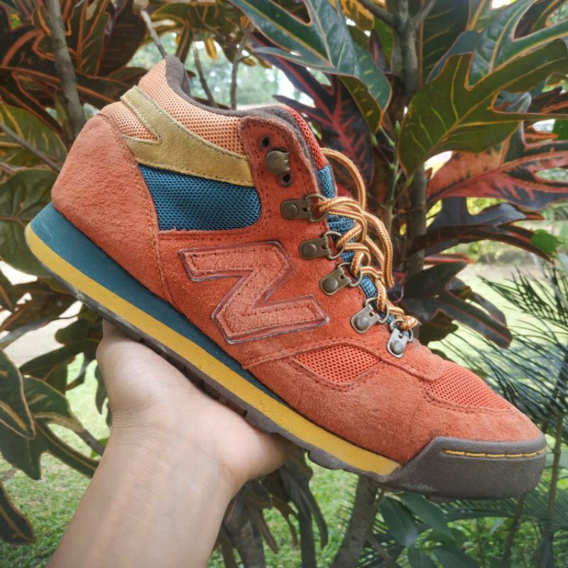 Sepatu NB 710