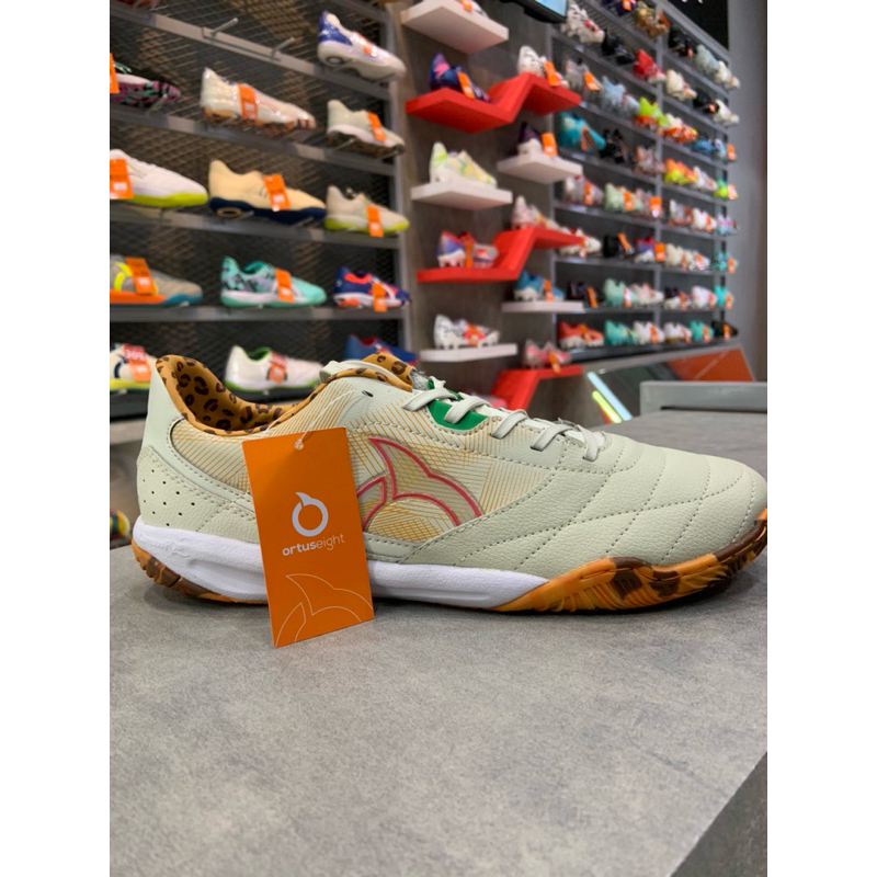 Sepatu Futsal Ortuseight Jogosala Pom Purist V2 Lite