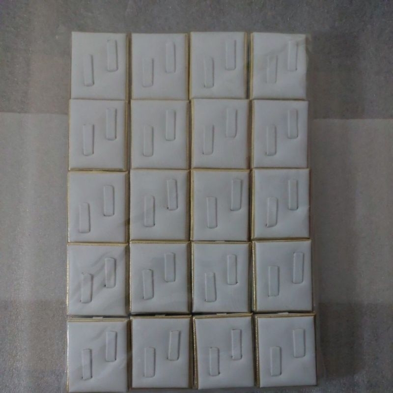 Display Pajangan Cincin Couple Premium Putih List Gold Sekodi