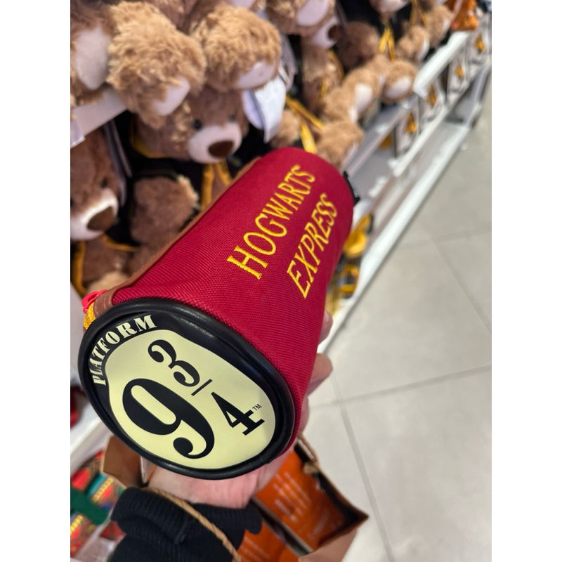 

Miniso X Harry Potter Pencil Case Hogwarts Express Platform 9 3/4 Kotak Pensil Hogwarts Merah