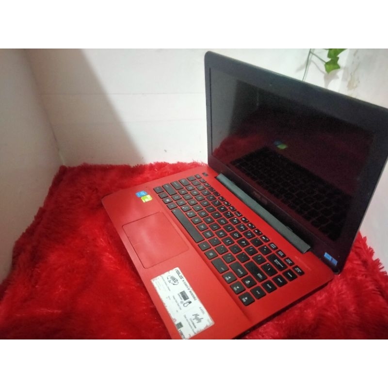 Laptop Asus x455LF core i5-5200/ram8gb/ssd256gb/VGA Intel Grapich 5500+Nvidia GeForce 930mx siap pak