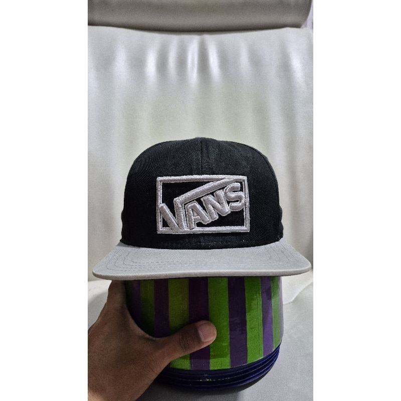 Topi Vans Of the wall original