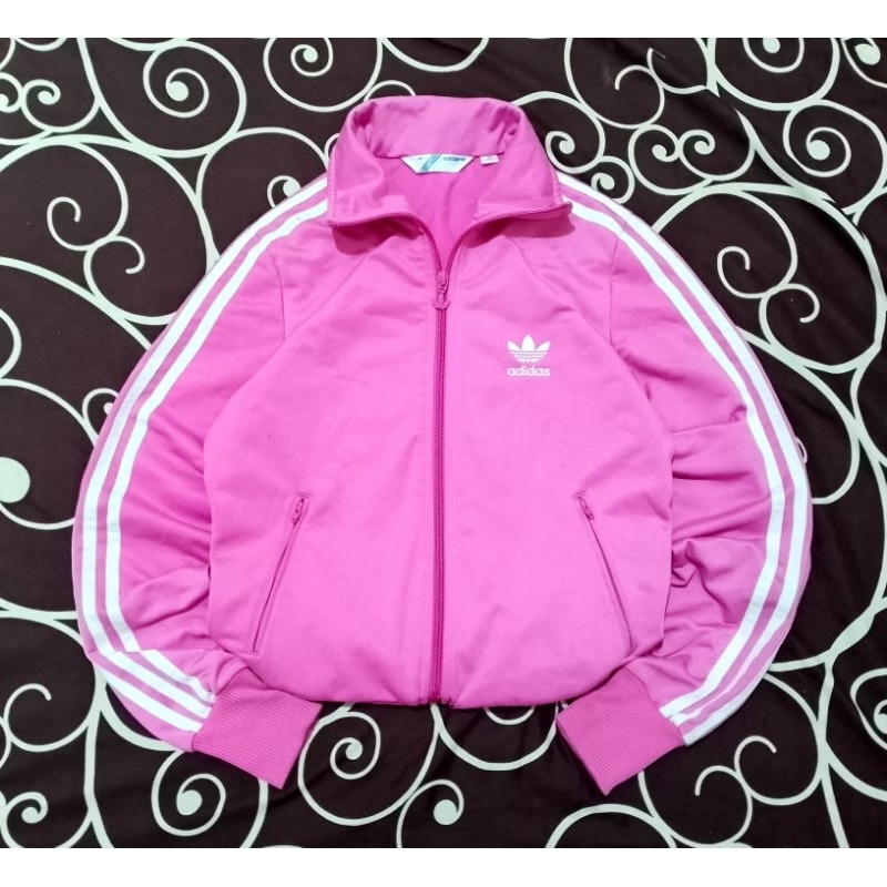 TC Adidas big logo