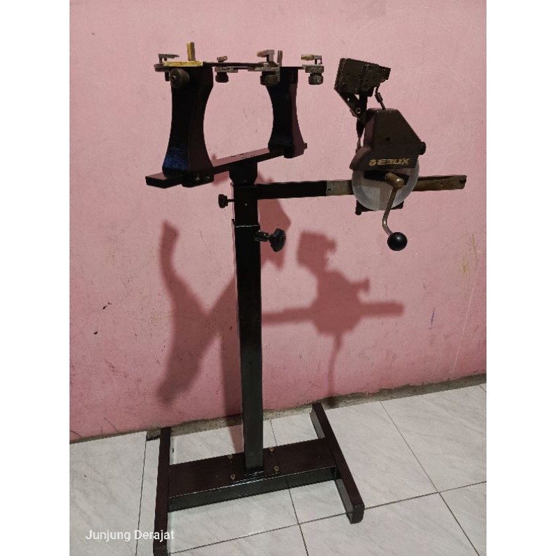 Mesin senar raket badminton