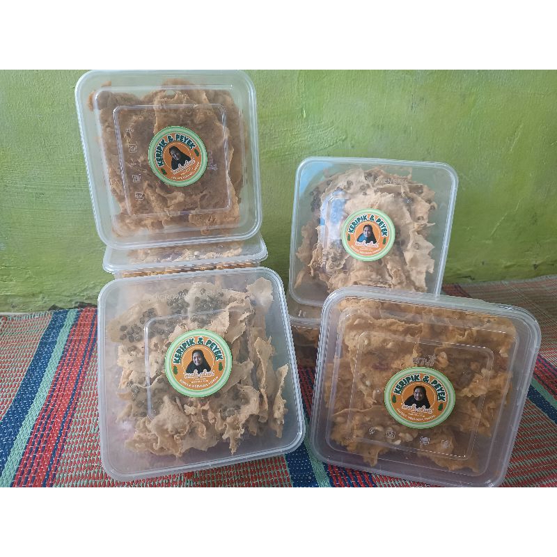 

Peyek Mak atun" _ varian peyek kacang tanah | peyek ikan rebon | peyek kacang hijau | 150gr