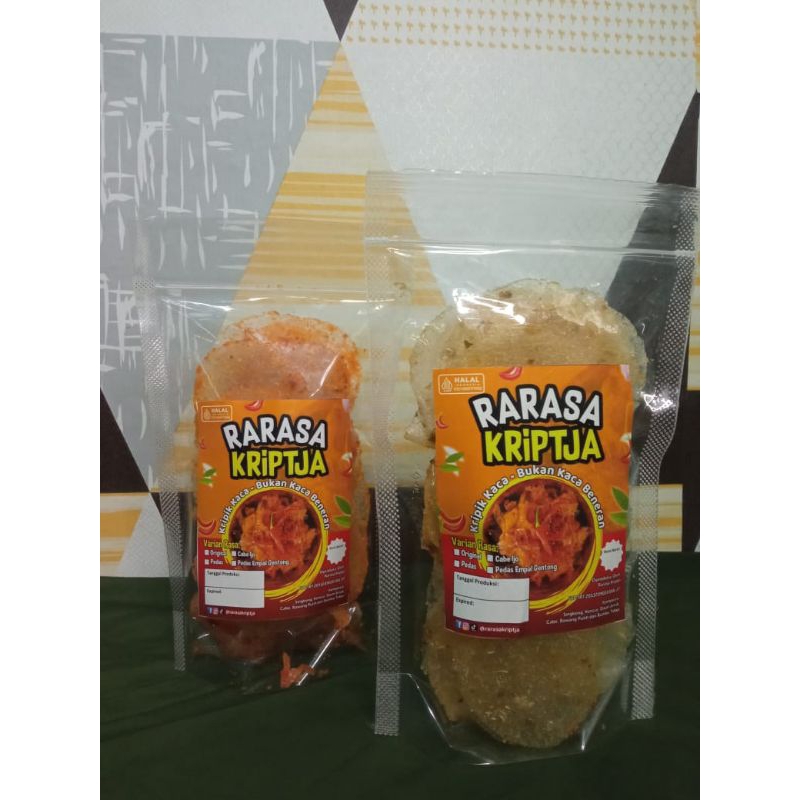 

PAKET BUNDLING KERIPIK KACA UKURAN 50 GRAM, ORIGINAL, CABE IJO DAN PEDAS BALADO GURIH CIKRUH DAN DAUN JERUK