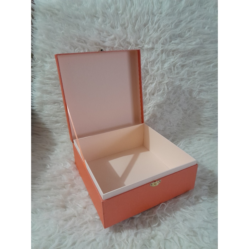 

Box Kotak Berkunci uk. 30x30x20, Gift Box Kotak variasi kunci