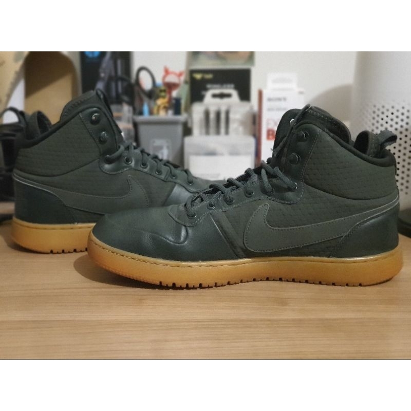 Size 46 - Nike Court Borough Mid Winter