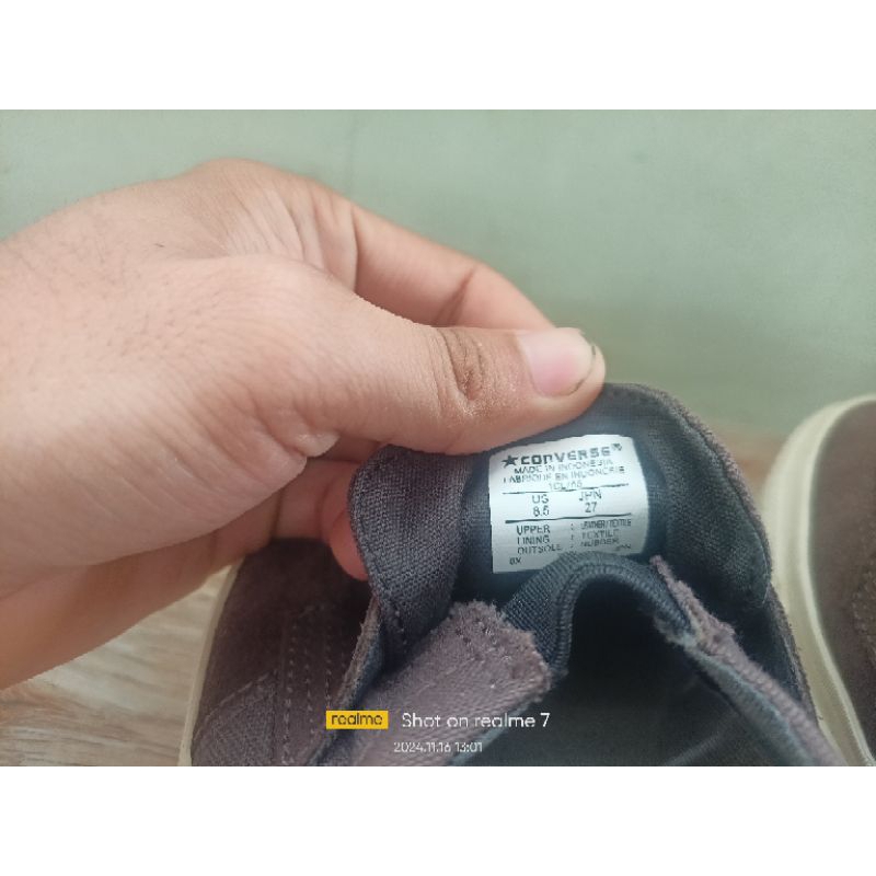 sepatu Converse slip on