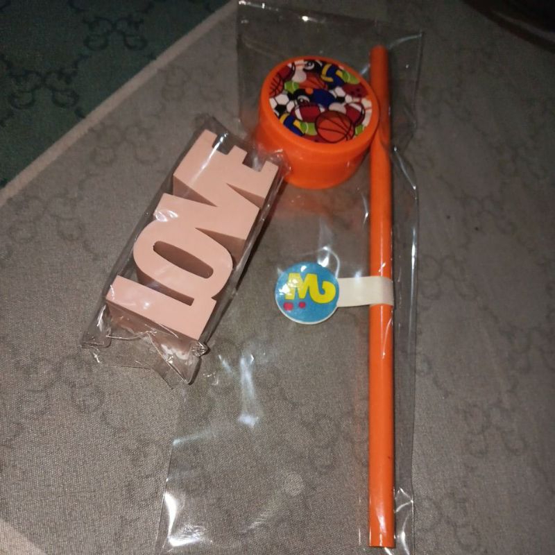

SPORT PENCIL AND SHARPENER + LOVE ERASER BY WIGGLE