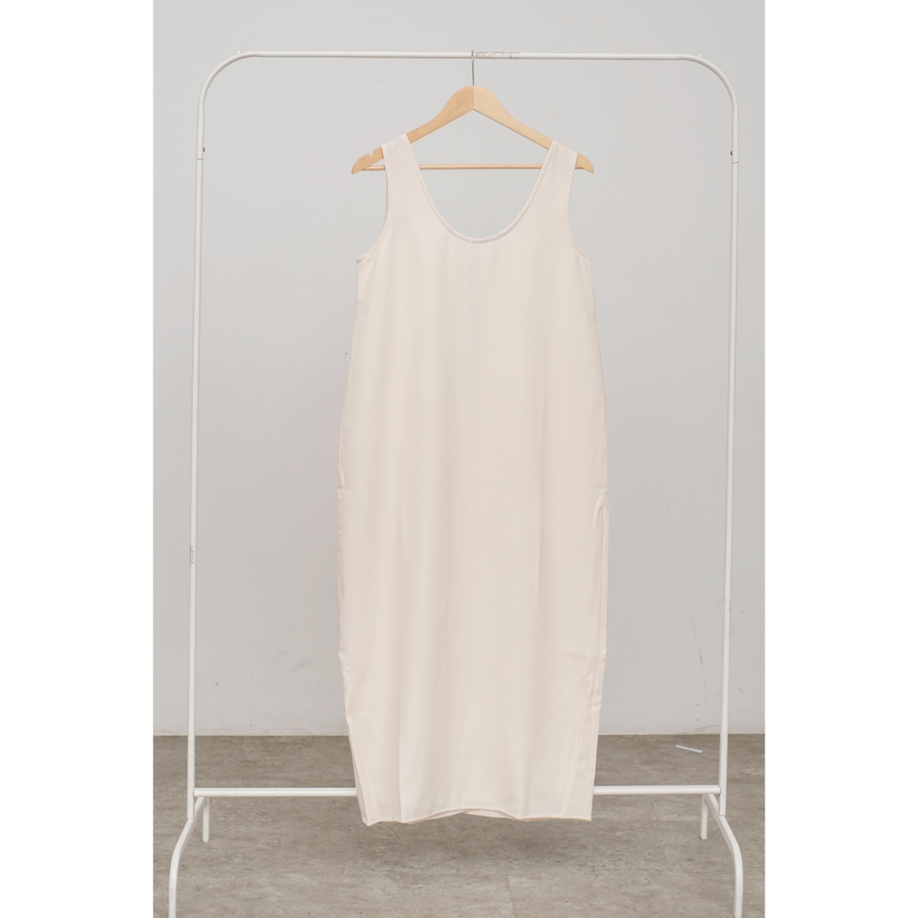 (MINOR DEFECT) Kyrra x Keth Agustine Nikki Midi Dress in Bone size ML. Dress Wanita
