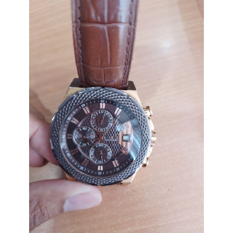 Jam Tangan Pria Guess Original Preloved Montre Homme Guess Iconic W0364G3 Bracelet et cadran marrons